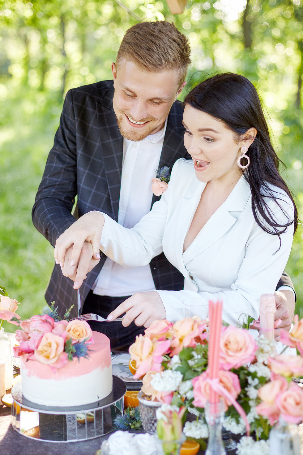 Stylish wedding picnic